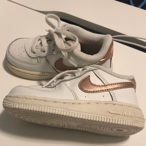 Kids Nike Airforce 1’s (Size 7C)